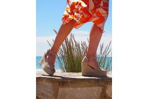 Guía completa de alpargatas Castañer: alturas de cuña, materiales y cómo combinarlas