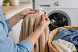 ¿Por qué se encoge la ropa al lavarla? Fibras, temperatura y errores que sí puedes evitar